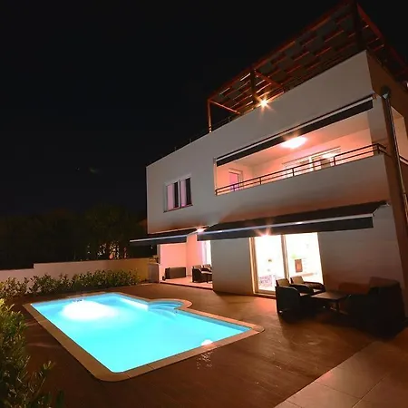 1 With The Swimming Pool Appartement Turanj